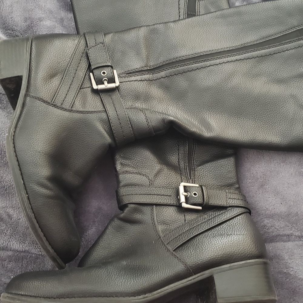 Size 7 black boots